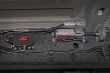Load image into Gallery viewer, Air Spring Kit w/compressor | Wireless Controller | Ford F-250/F-350 Super Duty (17-22)