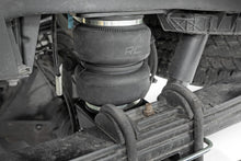 Load image into Gallery viewer, Air Spring Kit w/compressor | Wireless Controller | Ford F-250/F-350 Super Duty (17-22)